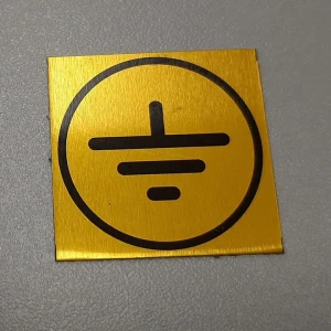 Шильды, производственная маркировка — Знак заземления — фото